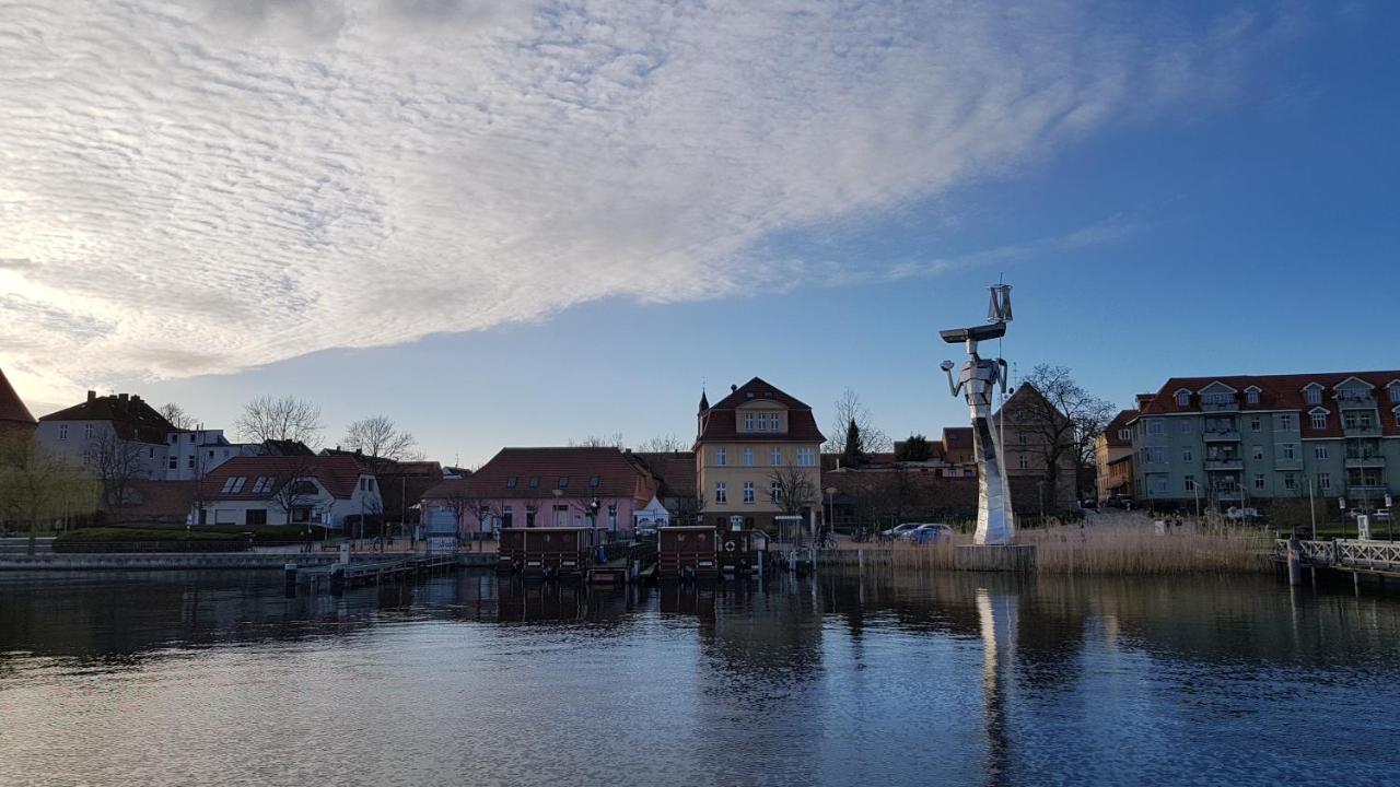 Hotel Gut Gnewikow Neuruppin Exterior foto